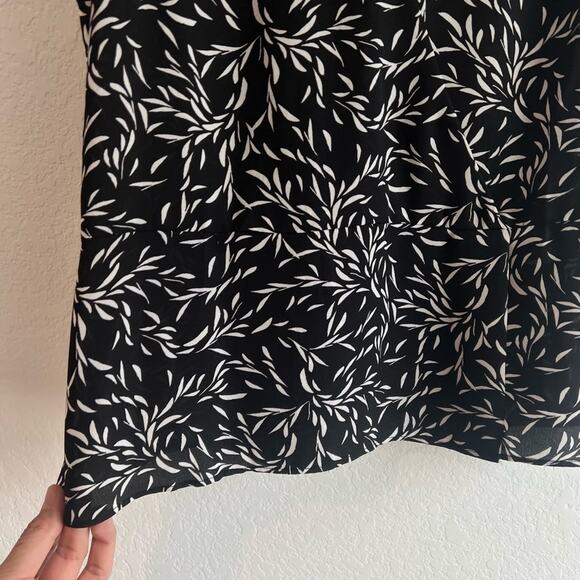 WHITE HOUSE BLACK MARKET WOMENS TOP BLACK WHITE PRINT SLEEVELESS BLOUSE SMALL - Picture 6 of 7